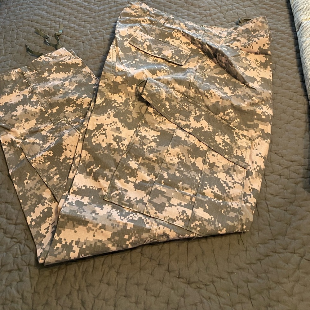Army surplus pants size large.